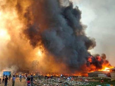 Kobaran Api Lalap Ribuan Kamp Pengungsi Rohingya di Bangladesh