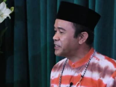 Kepada Kikan Kiai Taufik Damas Jelaskan Hukum Musik dan Suara Musisi Perempuan