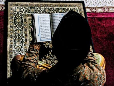 Menjauhi Su’uzon dan Meningkatkan Husnuzon