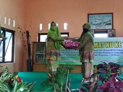 Sambut  Ramadan, Muslimat NU Jember Sebar Mukena di Masjid