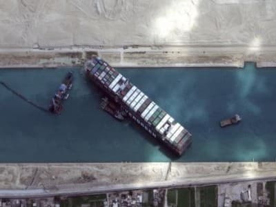 Kapal Kontainer Raksasa Berhasil Dilepaskan, Terusan Suez Kembali Normal