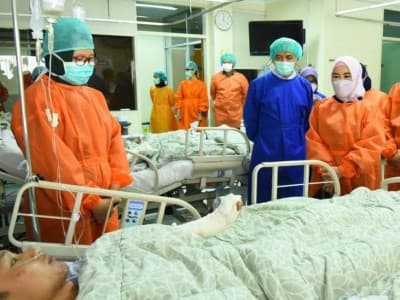  Dirut Pertamina Temui Pasien Terdampak Insiden Tangki Balongan