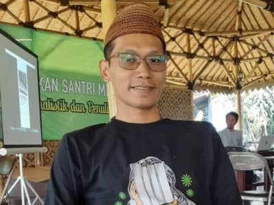 Raedu Basha: Sastra Pesantren Mengetuk Kesadaran Bangsa
