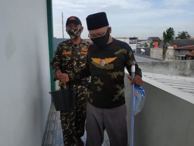 Sambut Ramadhan, GP Ansor Teluk Pucung Bekasi Bersihkan 9 Masjid