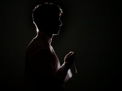 Khutbah Jumat: Pertalian Iman, Takwa, dan Puasa