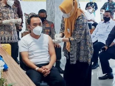 Galakkan Vaksinasi, Bupati Way Kanan Lampung Prioritaskan Pesantren