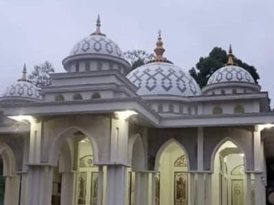 Meski Rusak Akibat Gempa, Masjid di Lumajang Ini Tetap Digunakan untuk Tarawih