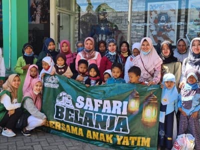 Keceriaan Anak-anak Yatim Belanja Bersama Fatayat NU Arjasa Jember