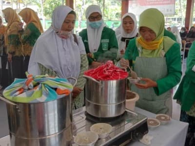 Semangat Hari Kartini, Fatayat NU Nusawungu Cilacap Ubah Singkong Jadi Brownies