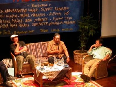 Radhar Panca Dahana dan Gus Dur: Dua Budayawan Andal