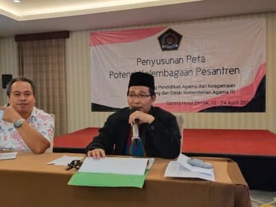 Soal Kamus Sejarah Kemendikbud, Direktur Pontren: Jangan Larut Arus Medsos