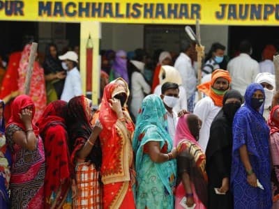 Ironi di Tengah Larangan Mudik, WN India Berbondong-Bondong Masuk ke RI