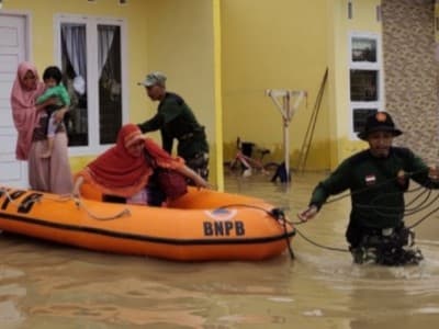 Ansor Pekanbaru Evakuasi Warga Terdampak Banjir