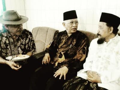 KH Agus Sunyoto di Mata Gus Mus: Sosok Pelurus Sejarah