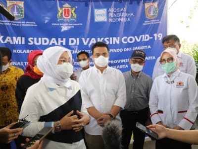 Peringati May Day, Menaker Ida Harap Program Vaksinasi Perkuat Kesehatan dan Pelindungan Pekerja 