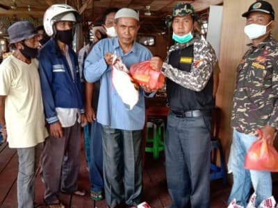 Atasi Dampak Covid-19, Ansor Meranti Bagikan Kebutuhan Pokok