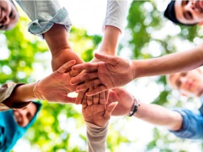 Khutbah Idul Fitri: Saling Memaafkan, Saling Peduli dalam Kesulitan