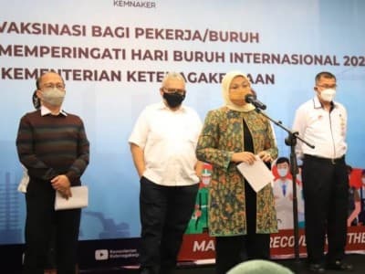 Peringati May Day, Kemnaker-Kemenkes Gelar Vaksinasi untuk 1000 Pekerja