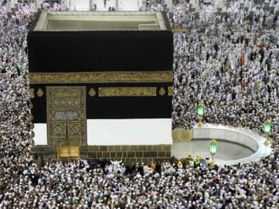 Mengenal Hijir Ismail, Bagian Ka'bah yang Penuh Berkah
