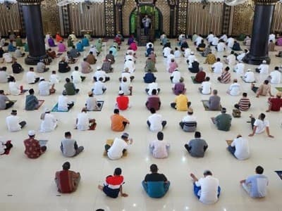 Shalat Idul Fitri 1442 H di Masjid atau Lapangan? Perhatikan Hal Berikut Ini