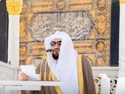 Imam Masjidil Haram Selamat dari Serangan Pria Bersenjata saat Berkhutbah