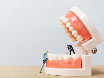 Arti Mimpi Gigi Copot atau Goyang