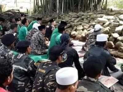 Ansor dan Pagar Nusa Limbangan Ziarahi Makam Sunan Rumenggong