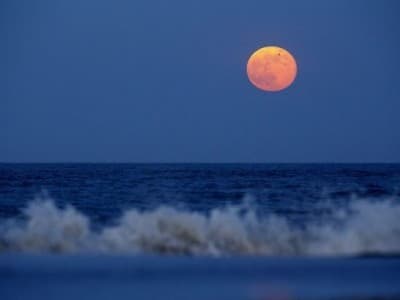 Gerhana Bulan Total, Masyarakat Pesisir Perlu Waspada Pasang Air Laut Tinggi