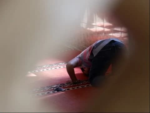 Khutbah Jumat Bahasa Sunda: Mungkas Akhir Taun ku Tobat ka Alloh