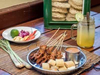 Saat Sahabat Non-Muslim Menyuguhkan Daging, Bagaimana Sikap Kita?