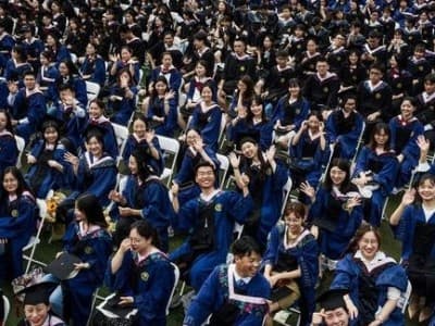 Belajar dari Kerumunan Puluhan Ribu Orang di Wuhan dan Piala Eropa