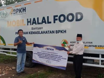 LAZISNU dan BPKH Salurkan Truk Pendingin Ikan ke Nelayan Krui