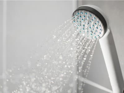 Hukum Membasuh Rontokan Rambut saat Mandi Junub