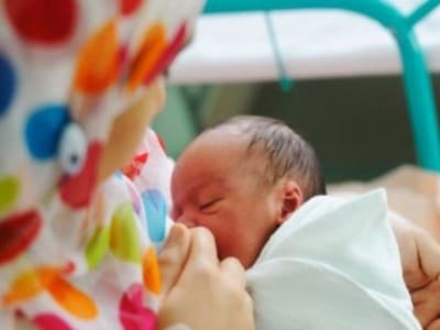 Bagaimana Menyusui Bayi Bila Ibu Terpapar Covid-19?