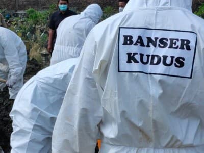 Kisah Banser Kudus Bantu Pemakaman Jenazah Covid