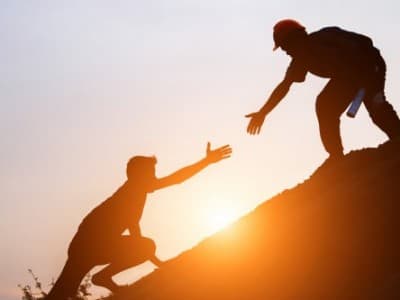 Khutbah Jumat Singkat: Mari Mudahkan Urusan Orang Lain