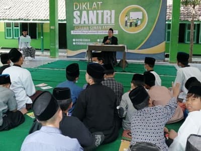 Ustadz Yusuf Suharto Jelaskan Salaf sebagai Periode Emas