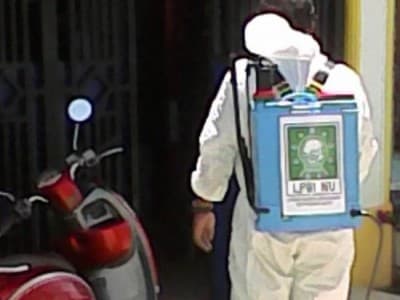 Penyemprotan Disinfektan sebagai Ikhtiar Cegah Penyebaran Covid-19