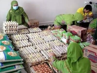 Muslimat Malaysia Ikut Salurkan Sumbangan untuk WNI di Malaysia dan Singapura