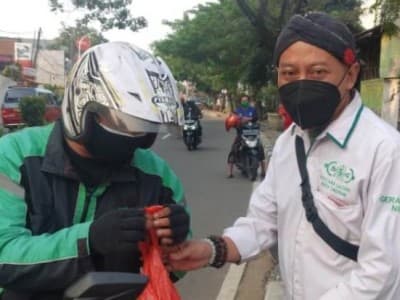 Warga Terdampak Covid di Kota Tangerang Terima Daging Kurban NU Care-LAZISNU