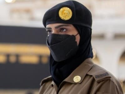 Fenomena Haji 2021: Hadirnya Polisi Wanita dan Jamaah Perempuan Tanpa Mahram