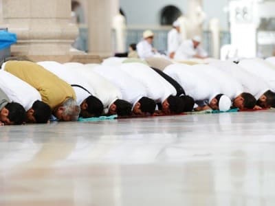 Tata Cara Shalat Jumat: Niat, Waktu, Syarat dan Keutamaannya