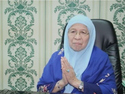 Prof Hj Huzaemah Tahido Yanggo, Intelektual Perempuan Indonesia