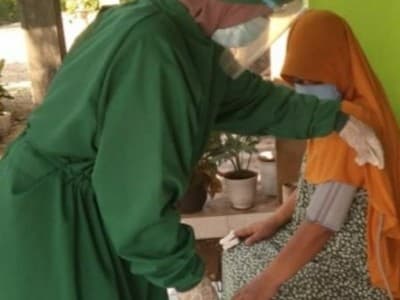 Pagi Temani Anak Belajar, Sore Jadi Nakes