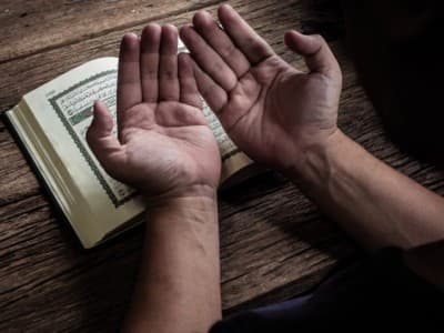 Mengetuk Pintu Langit dengan Doa Para Ulama 