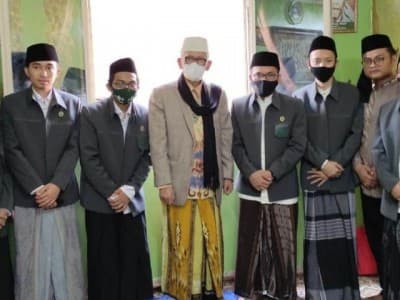 Seperti Tongkat Nabi Musa, Harapan Kiai Miftach ke NU