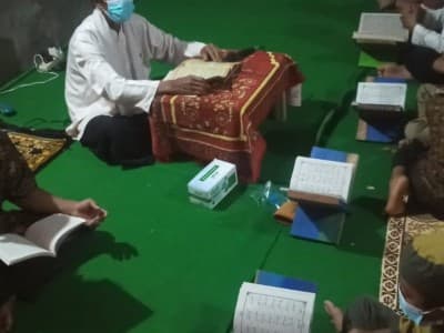 Tanpa Penerangan Listrik, Kiai Muhtar Syiar Islam di Pedalaman Kotawaringin Barat