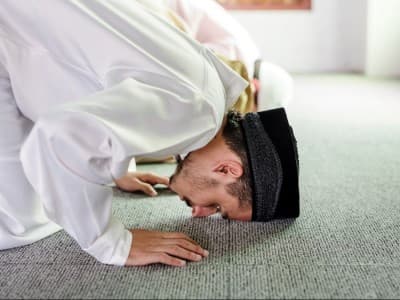 Hukum Shalat Makmum saat Imam yang Batal Nekat Lanjutkan Shalat Berjamaah