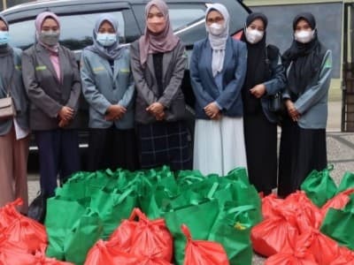 IPPNU Lampung Bagikan Sembako untuk Masyarakat Terdampak Covid-19