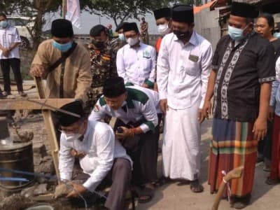 HUT Ke-76 RI MWCNU Cikarang Barat Letakkan Batu Pertama Pembangunan Kantor